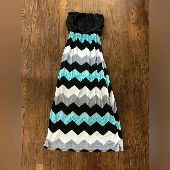 Trixxi Dresses & Skirts - Trixxi Women’s S Black/White/Aqua Blue Chevron Strapless Maxi Dress - EUC!